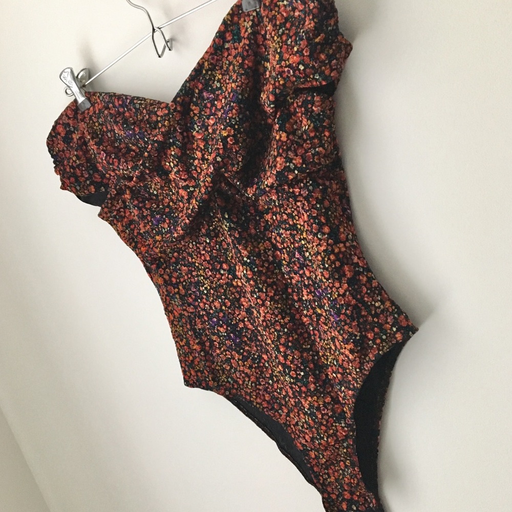 LEITH
Off Shoulder Floral Bodysuit